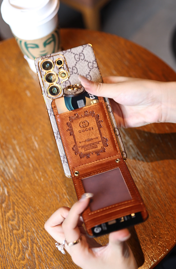 高級皮革三星手機殼,帶錢包和肩帶。