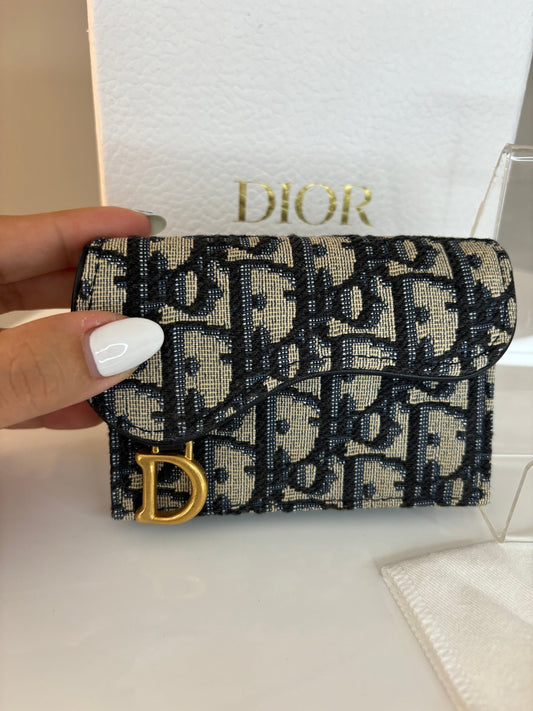 クラシック サドル ブルーム カード ウォレット