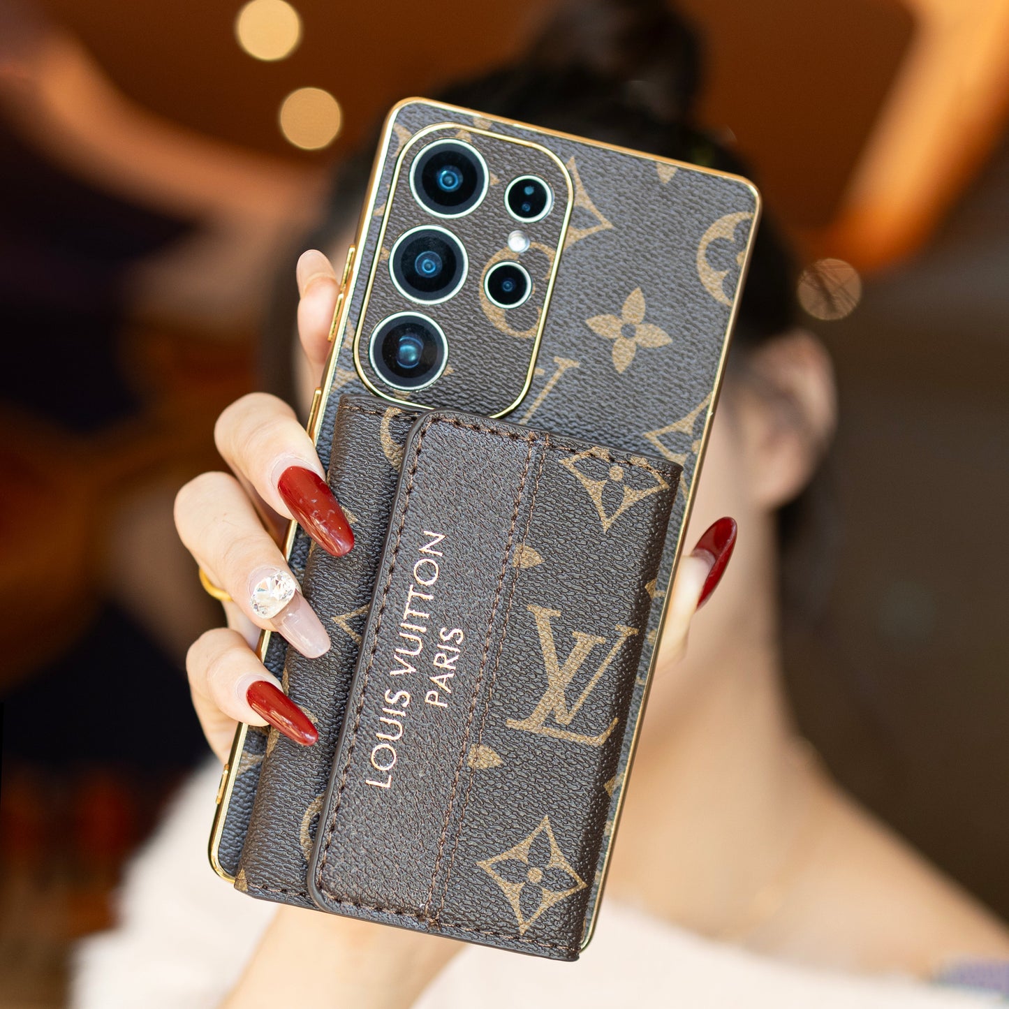 高級皮革三星手機殼,帶錢包和肩帶。