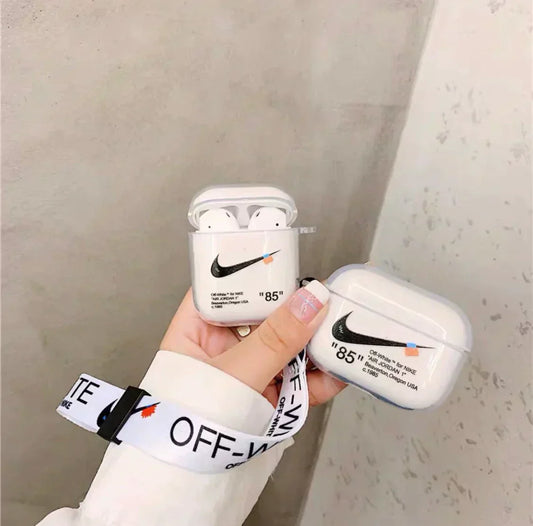 Nike Airpods-Hüllen in gebrochenem Weiß