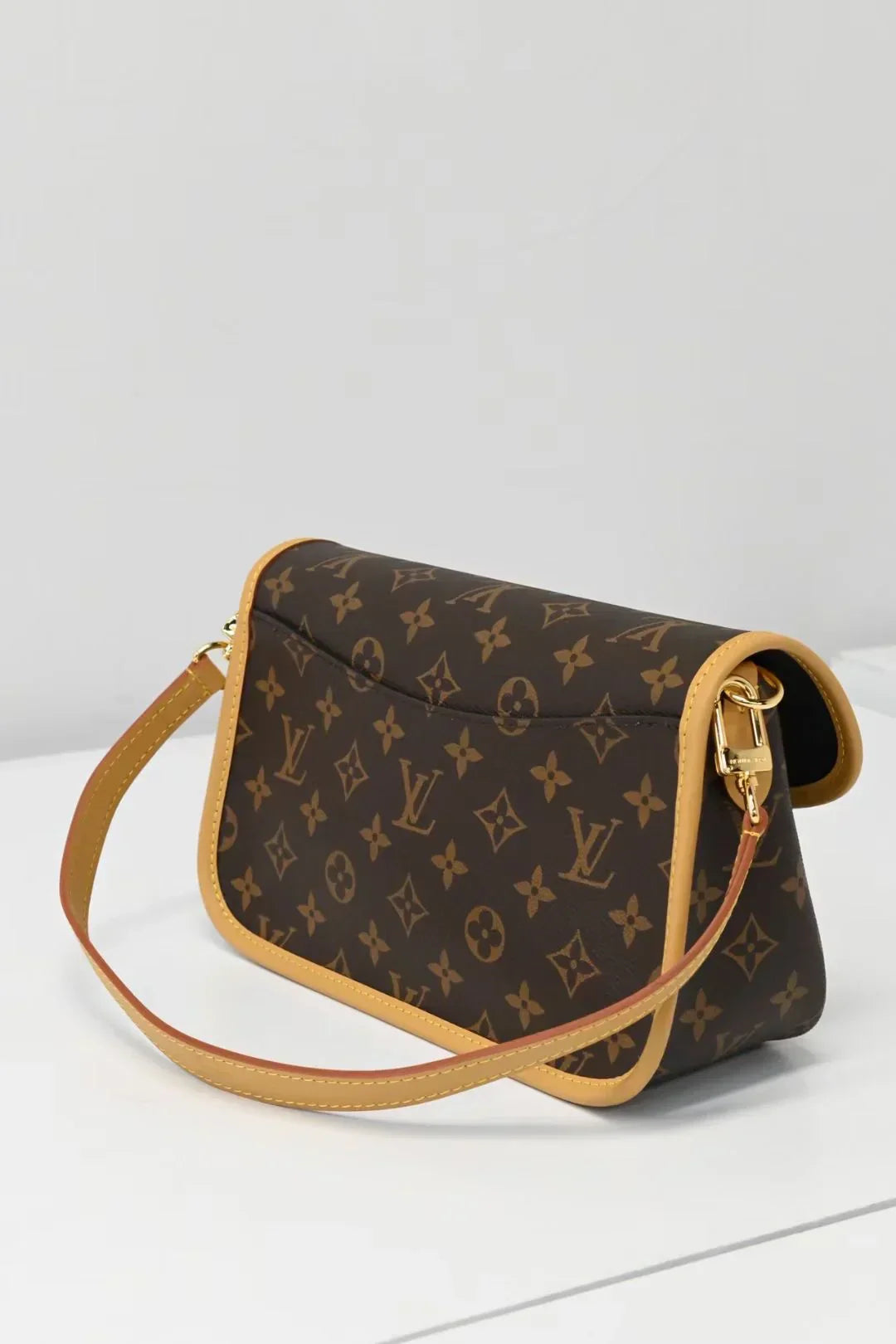 Vintage-inspirierte Box-Handtasche