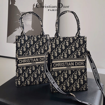 Klassinen kantolaukku Crossbody-hihnalla