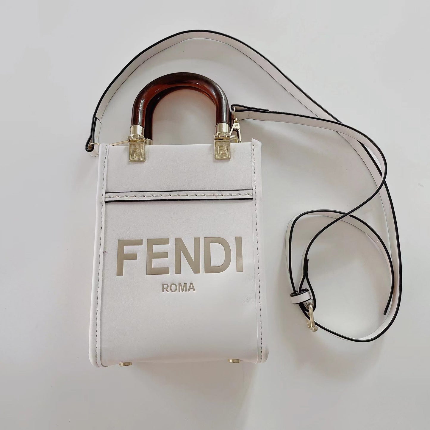 크로스바디 스트랩이 달린 클래식 토트백