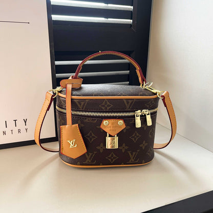 Сумка Vintage-Inspired Box – Элегантная коробка с монограммой