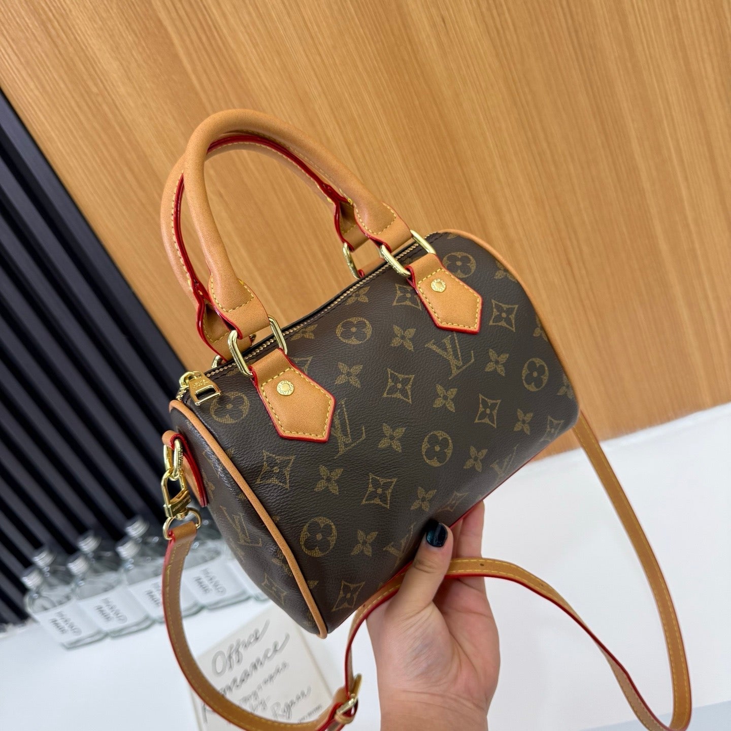 Klassinen Monogrammi Mini Barrel Bag