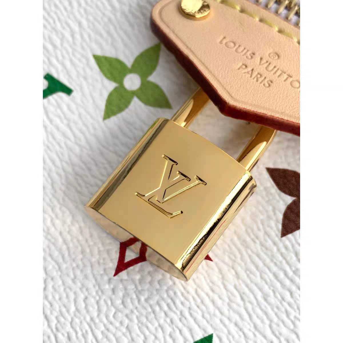 Vintage-Inspired Box hand bag – Elegant Monogram Tote Box