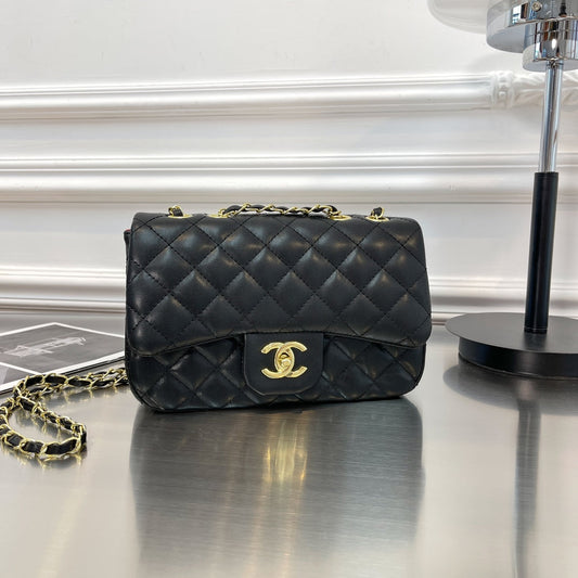 Classic Quilted Chain Shoulder Bag
