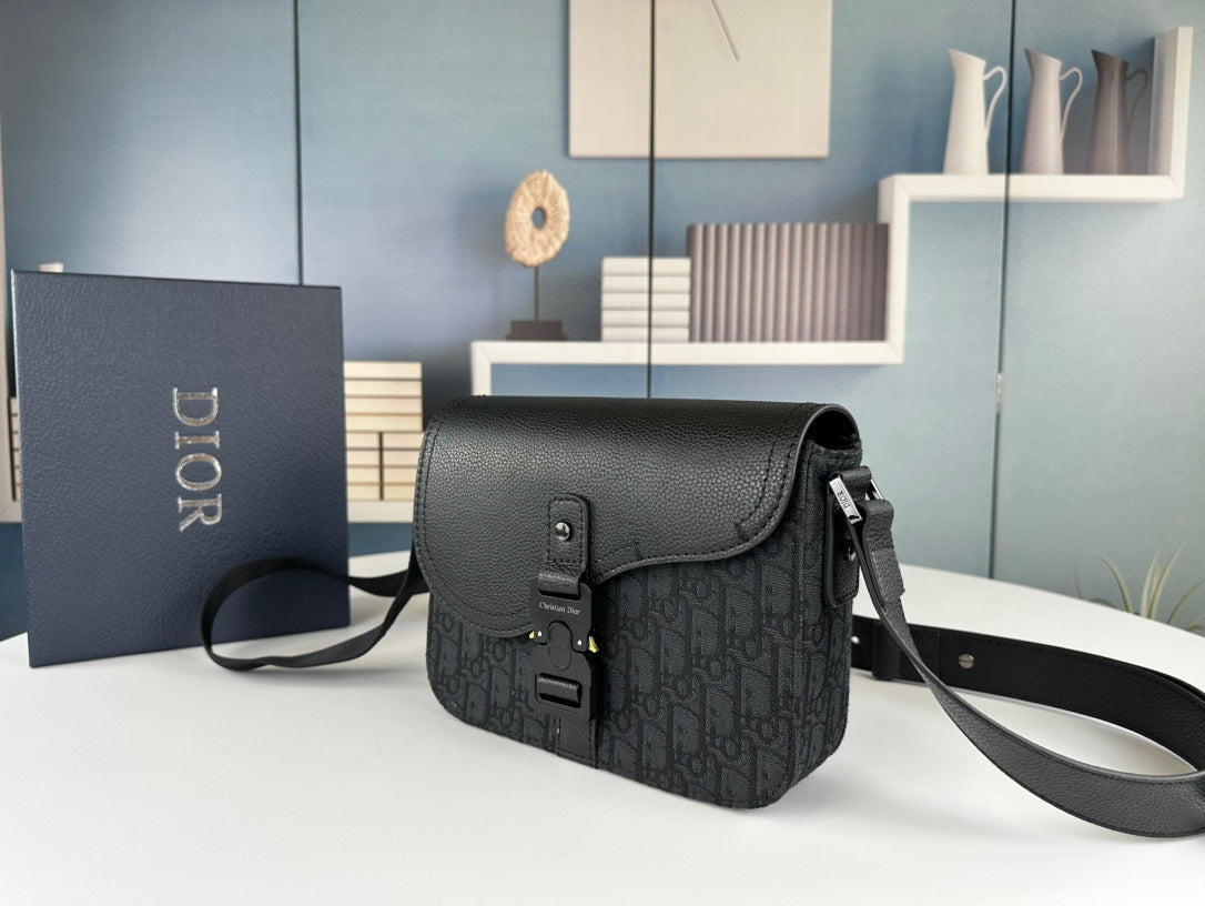 Klasszikus bőr Crossbody táska – minimalista dizájn, maximális funkcionalitás