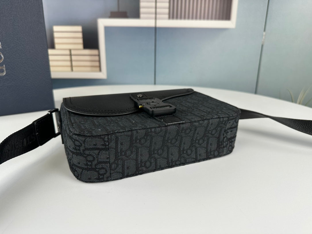 Klasszikus bőr Crossbody táska – minimalista dizájn, maximális funkcionalitás