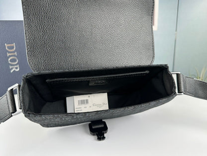 Klasszikus bőr Crossbody táska – minimalista dizájn, maximális funkcionalitás