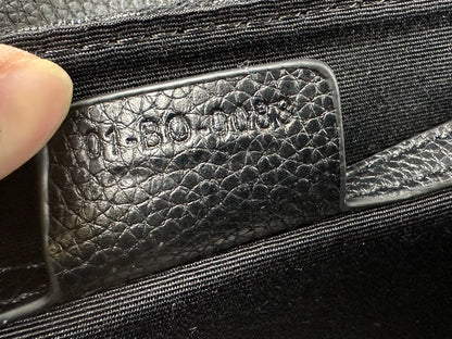 Klasszikus bőr Crossbody táska – minimalista dizájn, maximális funkcionalitás