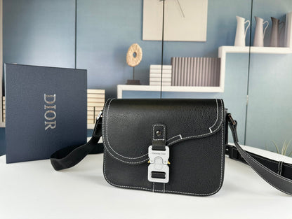 Klasszikus bőr Crossbody táska – minimalista dizájn, maximális funkcionalitás