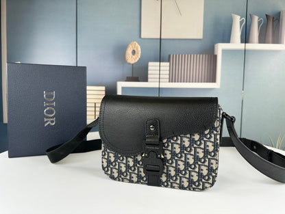 Klasszikus bőr Crossbody táska – minimalista dizájn, maximális funkcionalitás