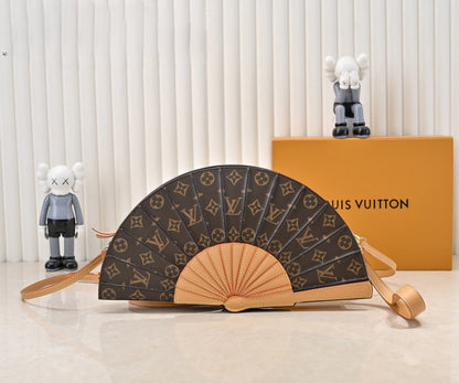 Elegante borsa a tracolla in pelle a forma di ventaglio