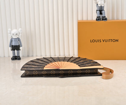 Elegante borsa a tracolla in pelle a forma di ventaglio