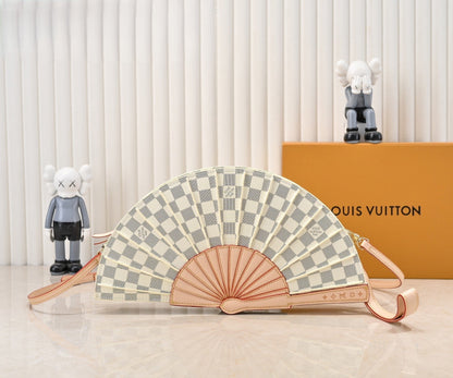 Elegante borsa a tracolla in pelle a forma di ventaglio