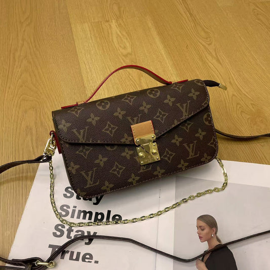 Vintage-Schultertasche mit Schlosskette – klassisches Monogramm-Design