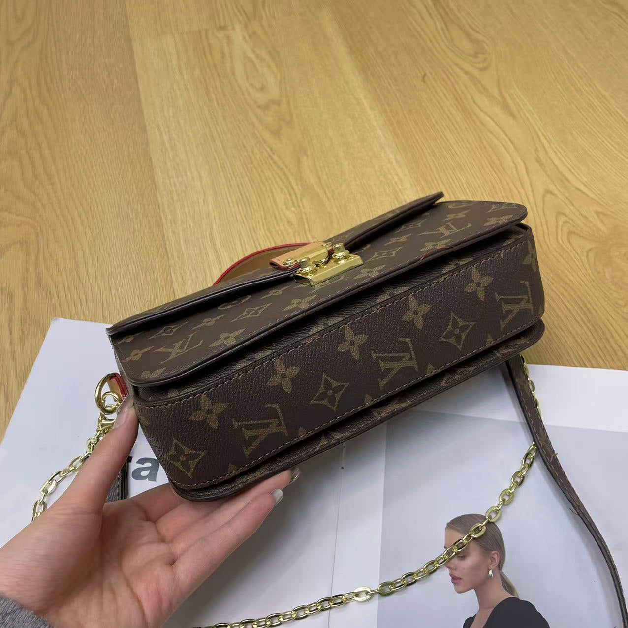 Vintage Lock Chain Skuldertaske – Klassisk Monogram Design