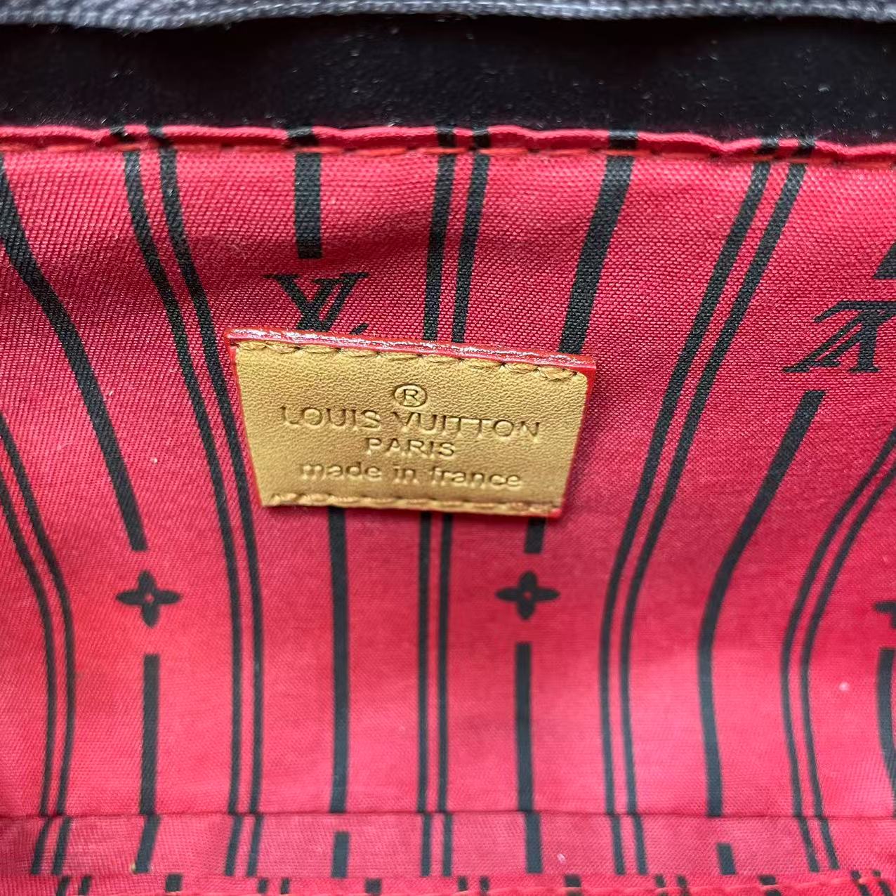 Vintage Lock Chain Skuldertaske – Klassisk Monogram Design