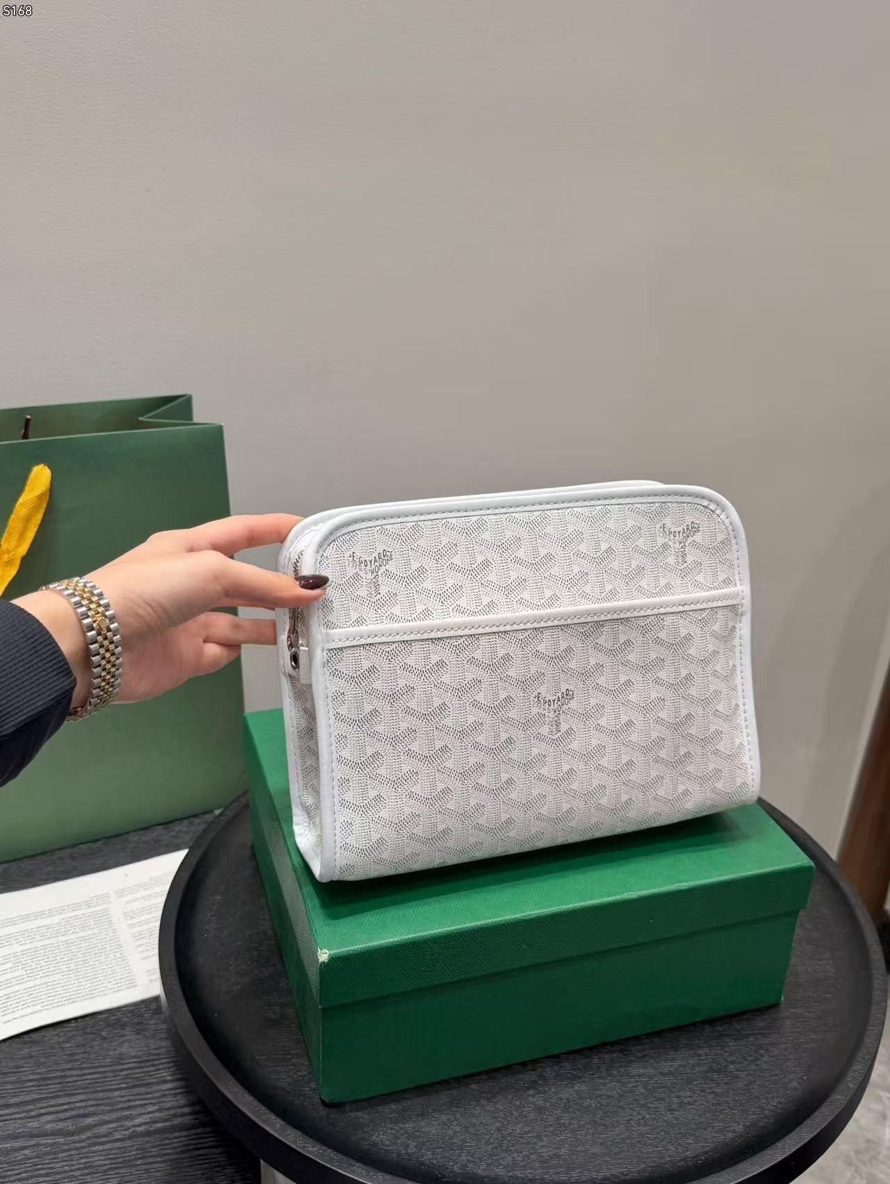 حقيبة كلاتش أساسية للرجال