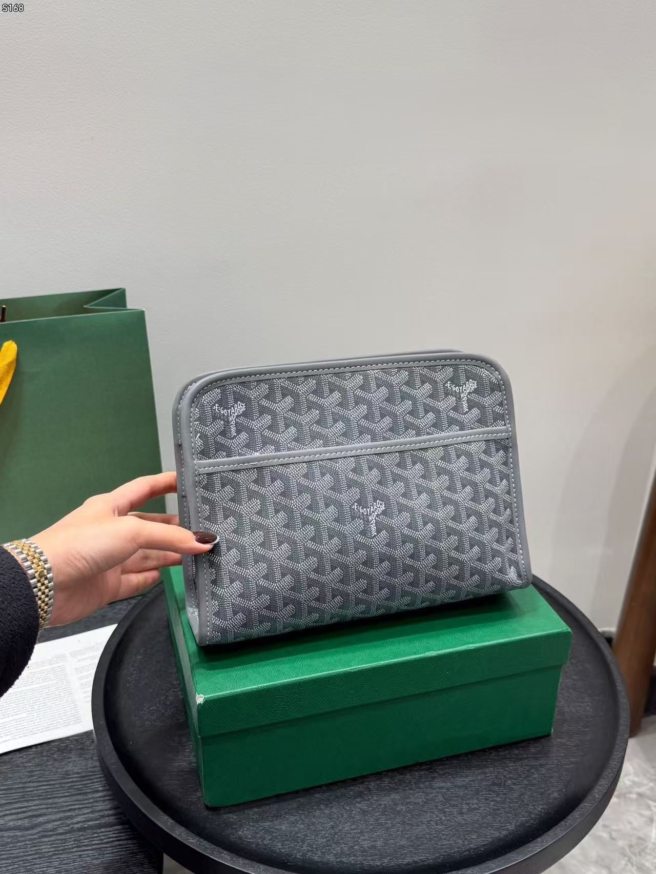 حقيبة كلاتش أساسية للرجال