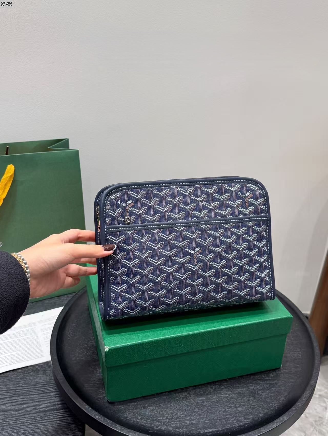 حقيبة كلاتش أساسية للرجال