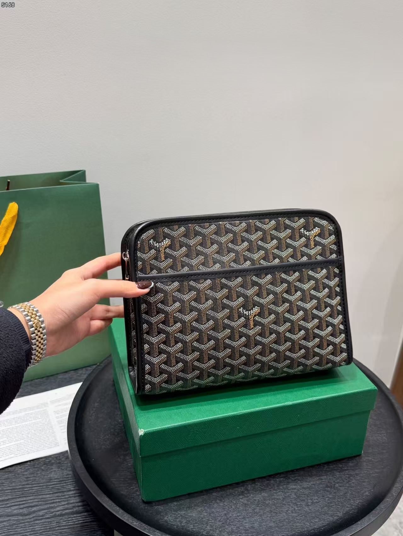 حقيبة كلاتش أساسية للرجال