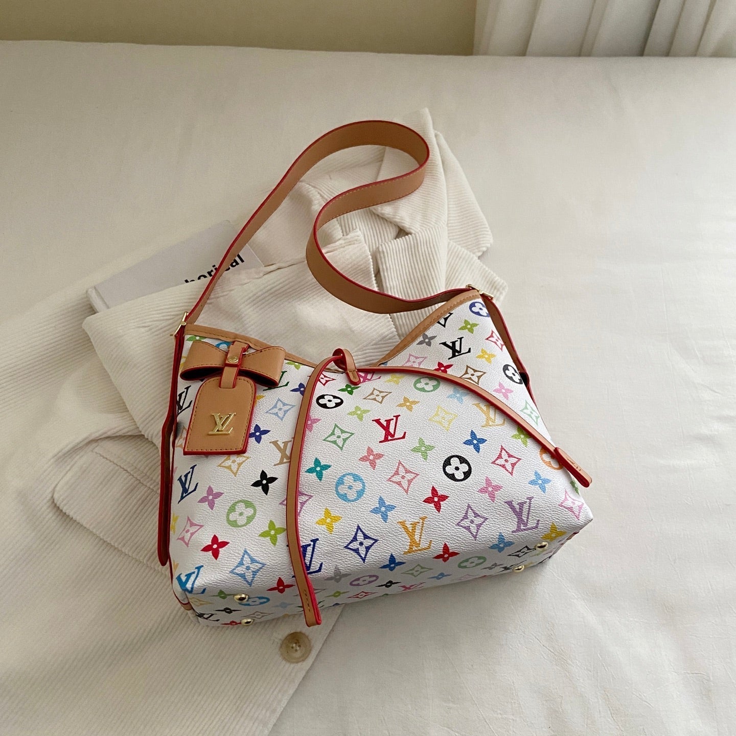 Umhängetasche mit Monogramm-Kreuzriemen