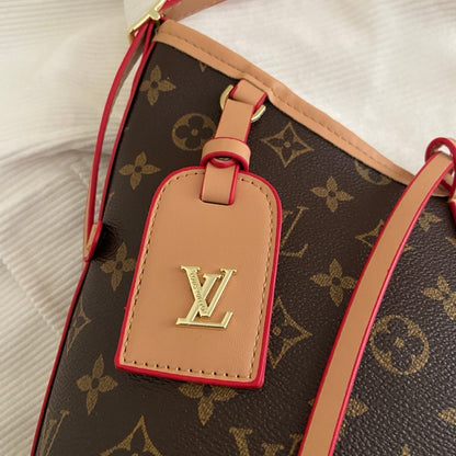 Umhängetasche mit Monogramm-Kreuzriemen