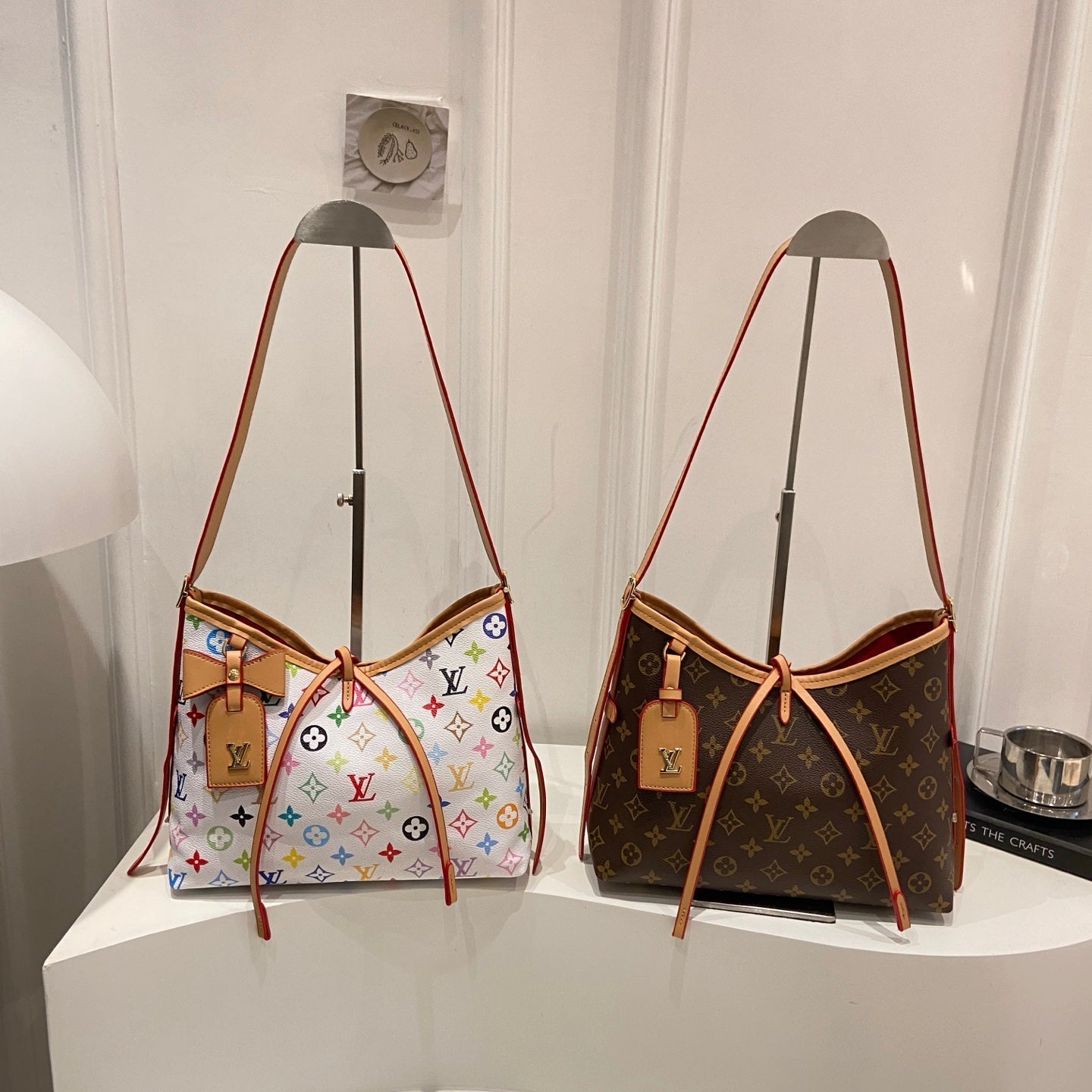 Umhängetasche mit Monogramm-Kreuzriemen