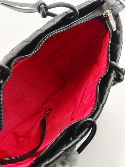 Hochwertige Einkaufstasche im gesteppten Lederstil mit zwei Griffen