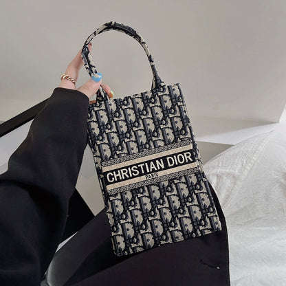 Klassinen kantolaukku Crossbody-hihnalla