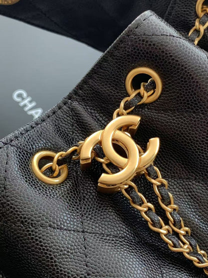 Bolso de mano pequeño CC 25 de piel de becerro granulada y metal dorado