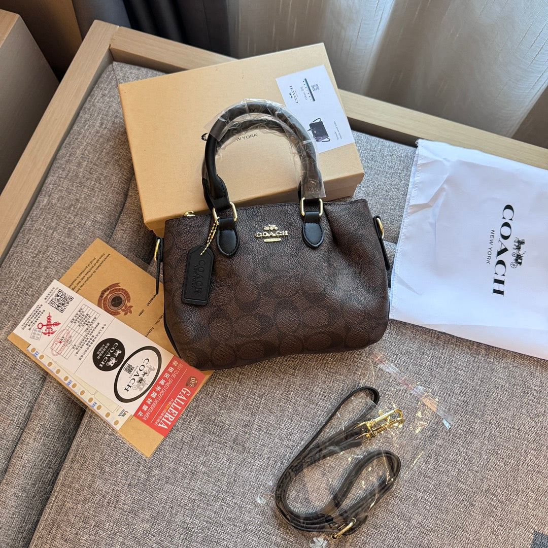 Muotoiltu täydellisyyteen: Nahkainen käsilaukku ylellisellä kosketuksella