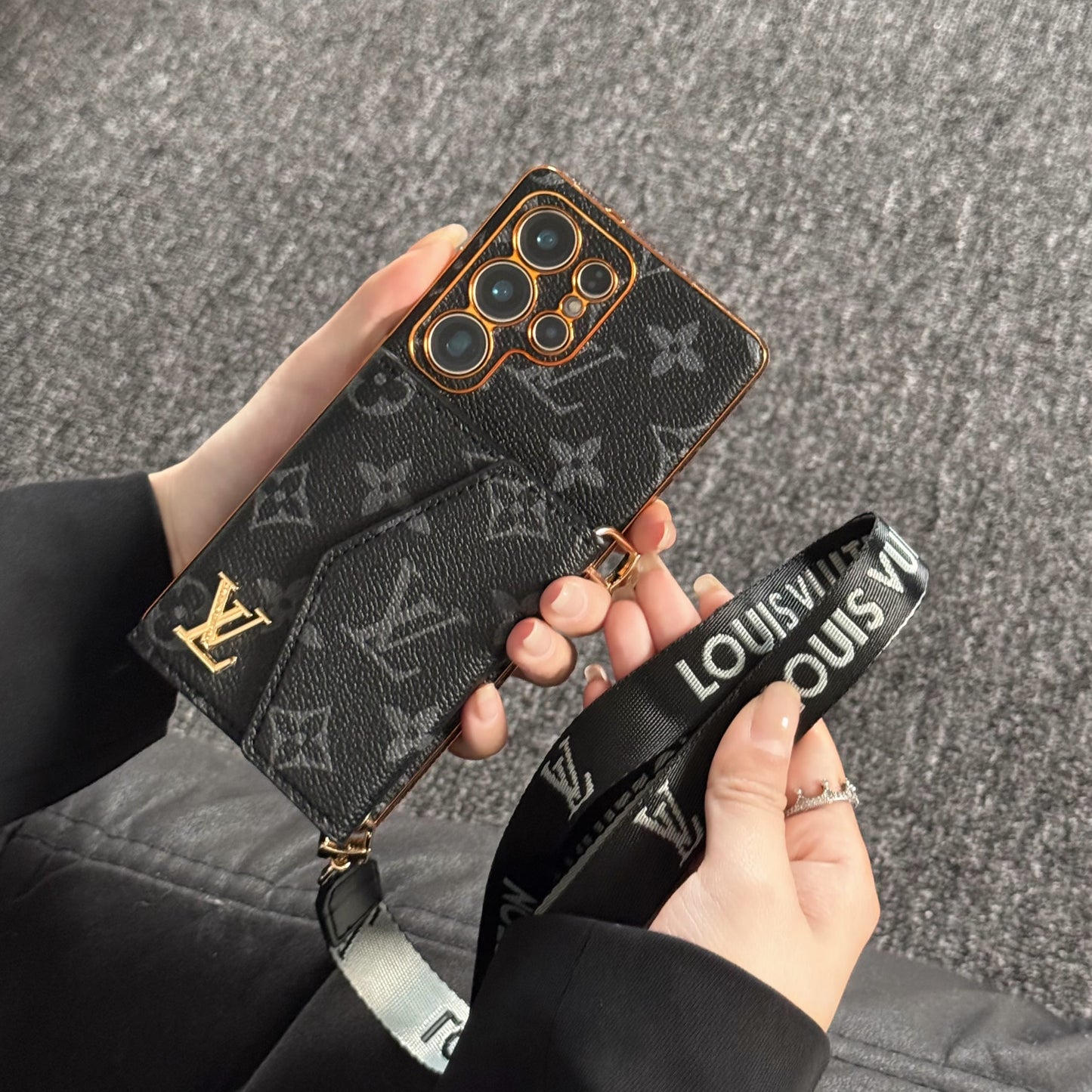 高級皮革三星手機殼，帶錢包和肩帶。