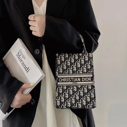 クロスボディストラップ付きクラシックトートバッグ