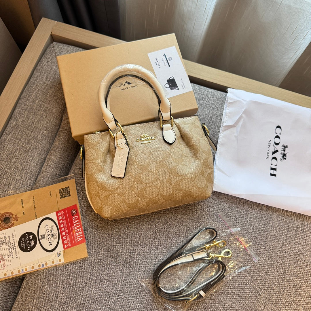 Muotoiltu täydellisyyteen: Nahkainen käsilaukku ylellisellä kosketuksella