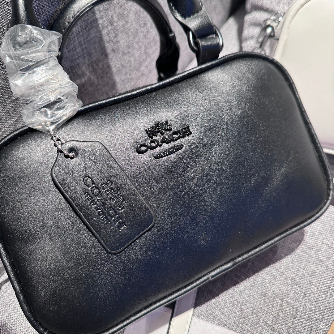 Elegáns bőr kézitáska: egy kis fényűzés