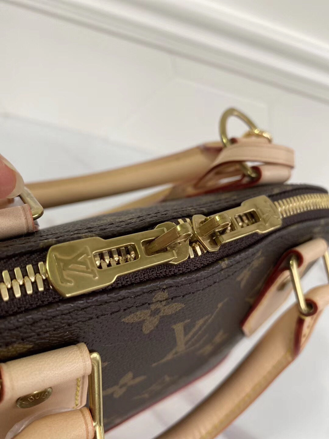 클래식하고 스타일리쉬한 알마백