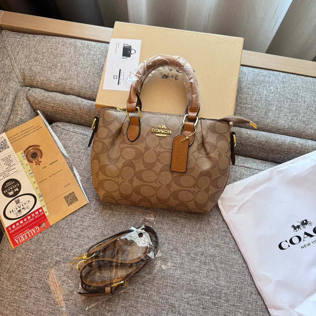 Muotoiltu täydellisyyteen: Nahkainen käsilaukku ylellisellä kosketuksella