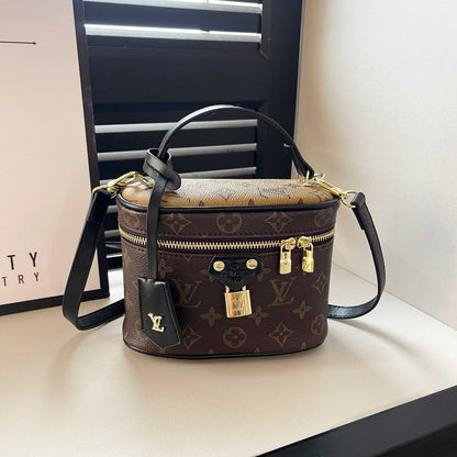 Сумка Vintage-Inspired Box – Элегантная коробка с монограммой