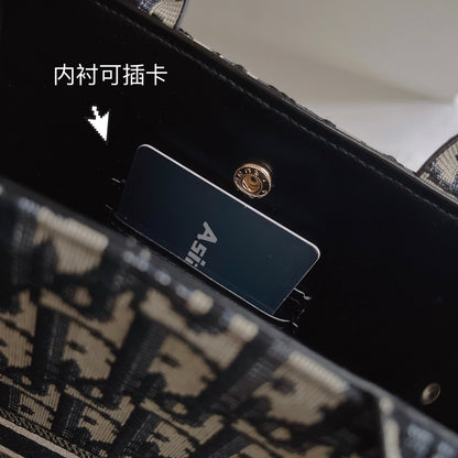 クロスボディストラップ付きクラシックトートバッグ