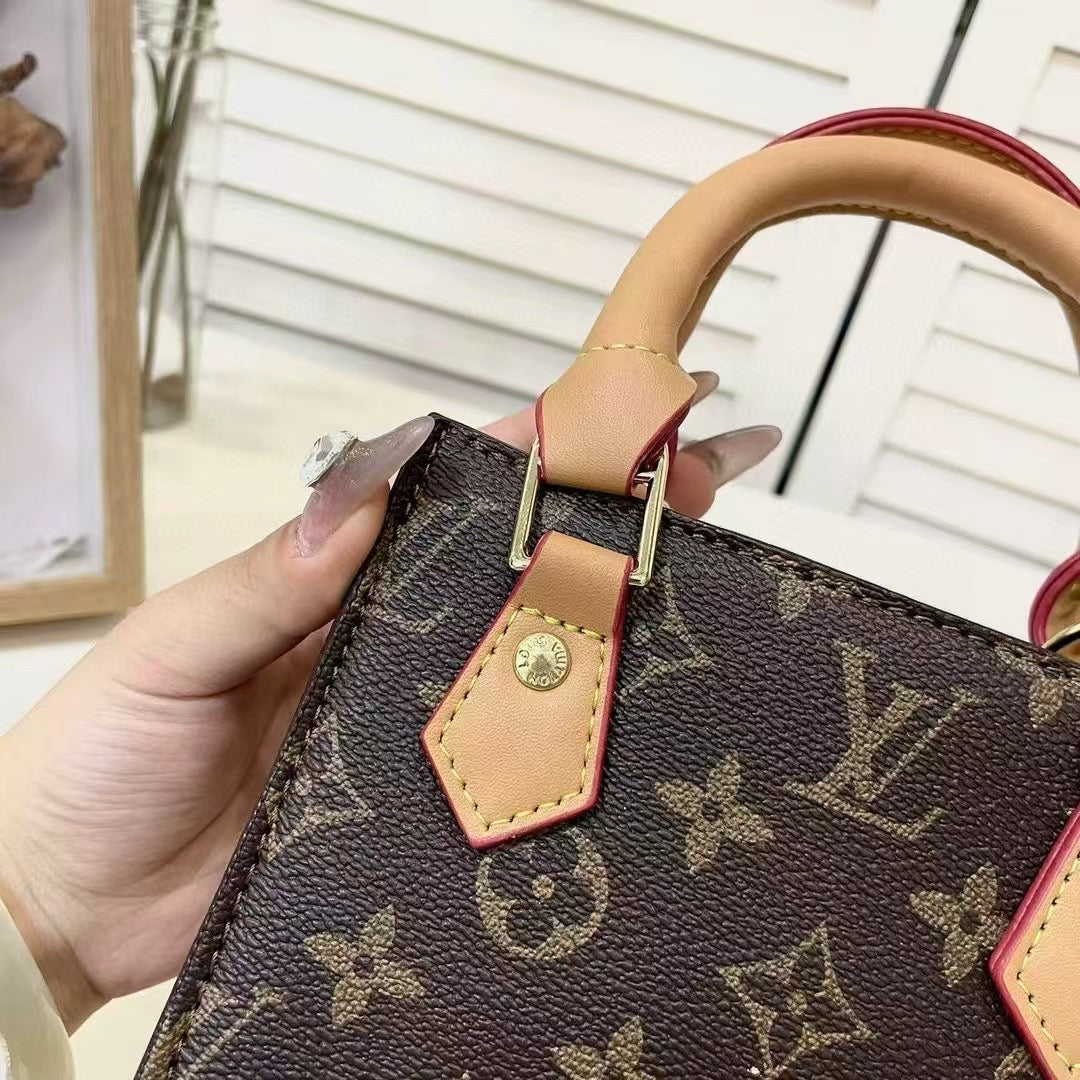 Klassinen kantolaukku Crossbody-hihnalla