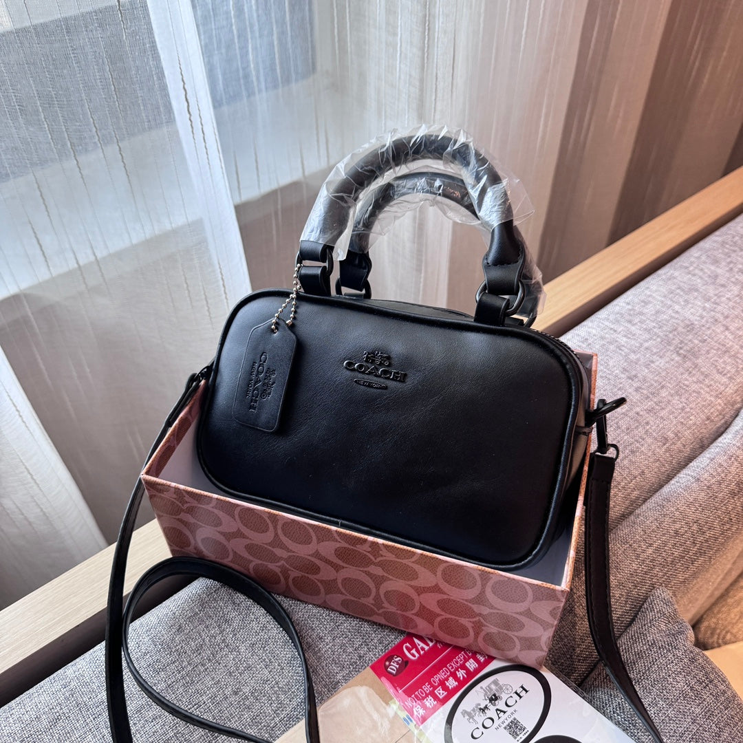 Elegáns bőr kézitáska: egy kis fényűzés