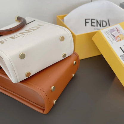 크로스바디 스트랩이 달린 클래식 토트백