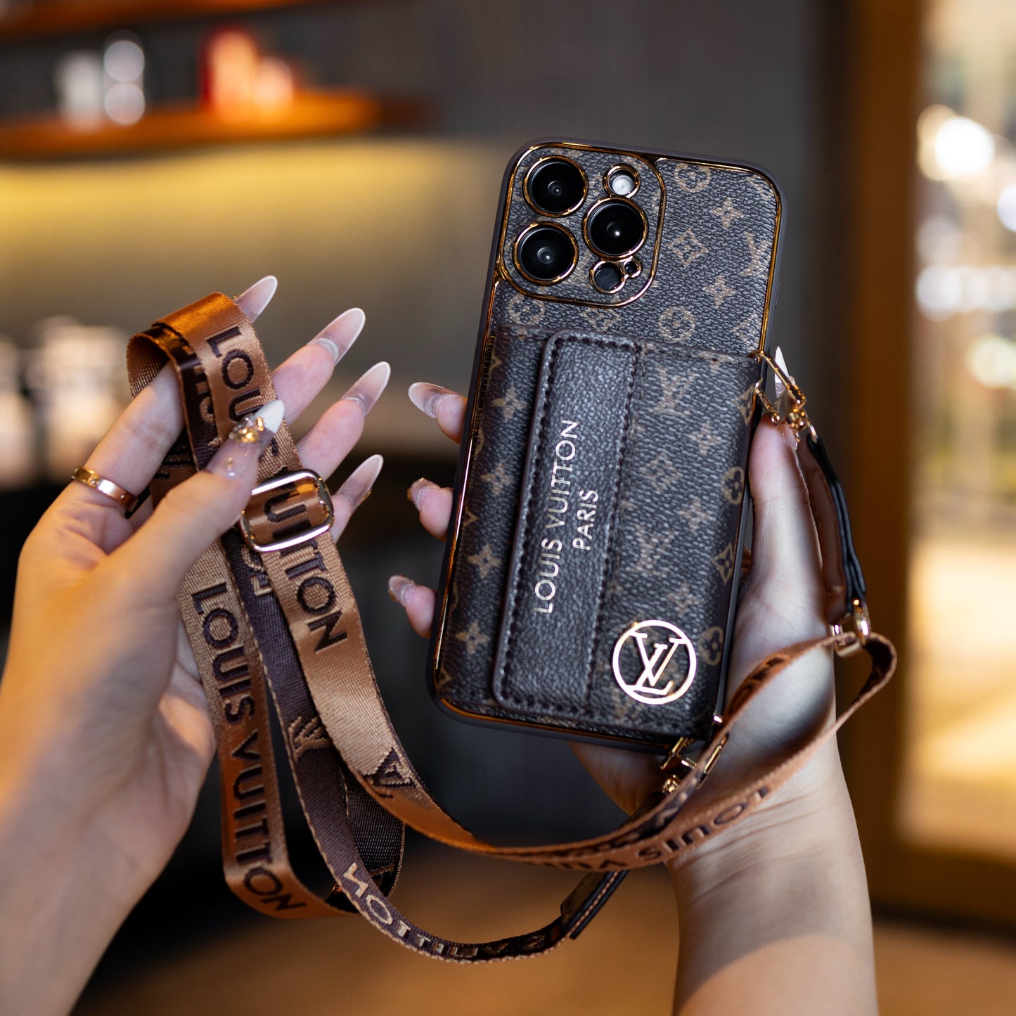 Lyxigt och snyggt iPhone-skal med korthållare & Rem