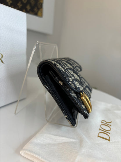 クラシック サドル ブルーム カード ウォレット