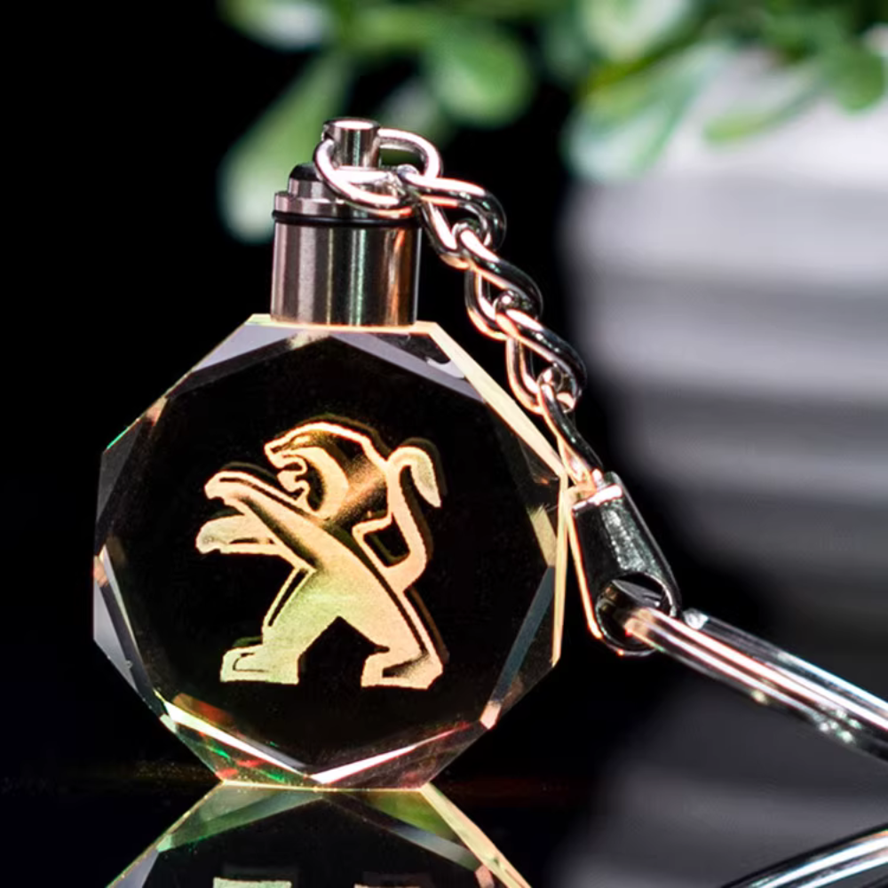 Nøkkelring med 3D-billogo i krystall