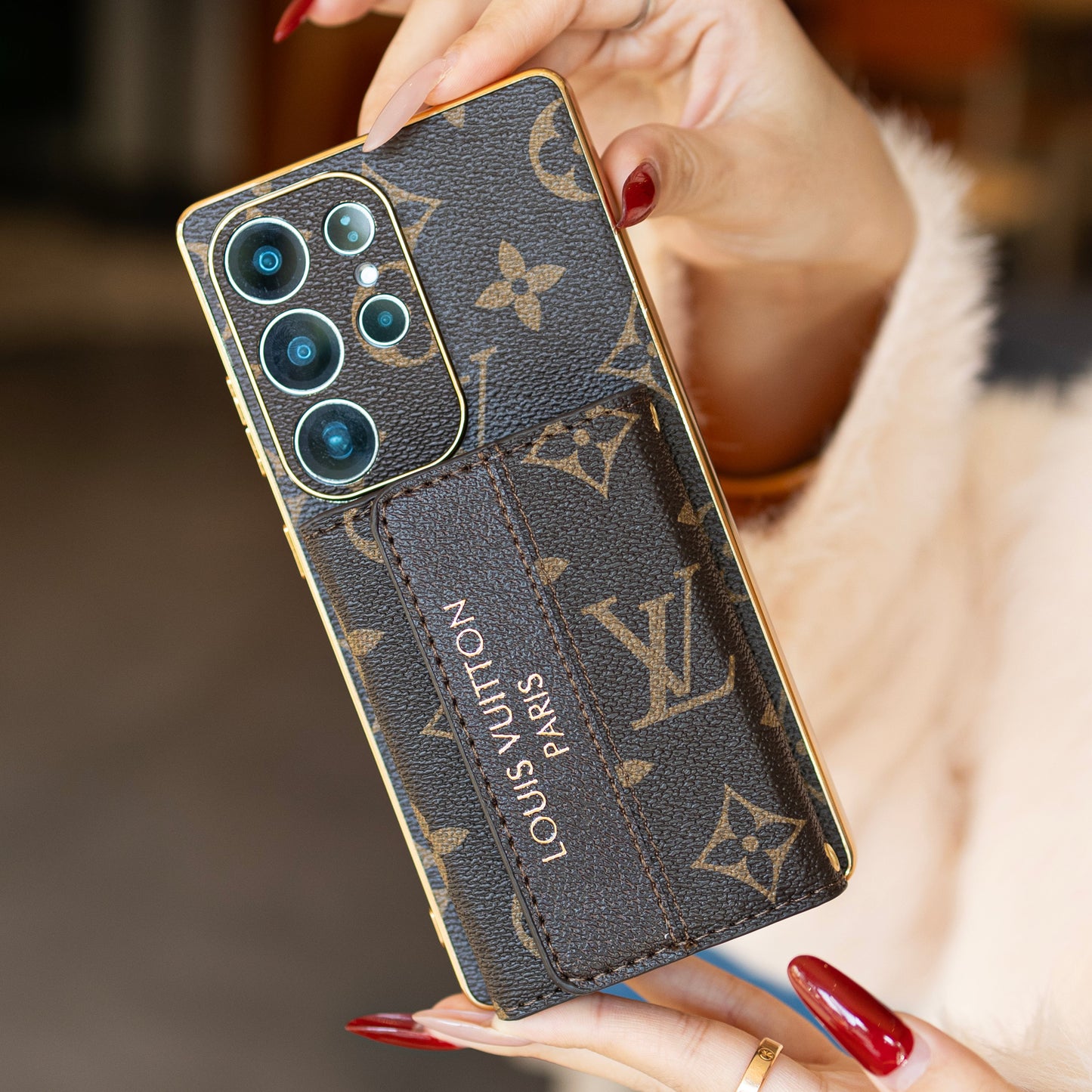 高級皮革三星手機殼，帶錢包和肩帶。