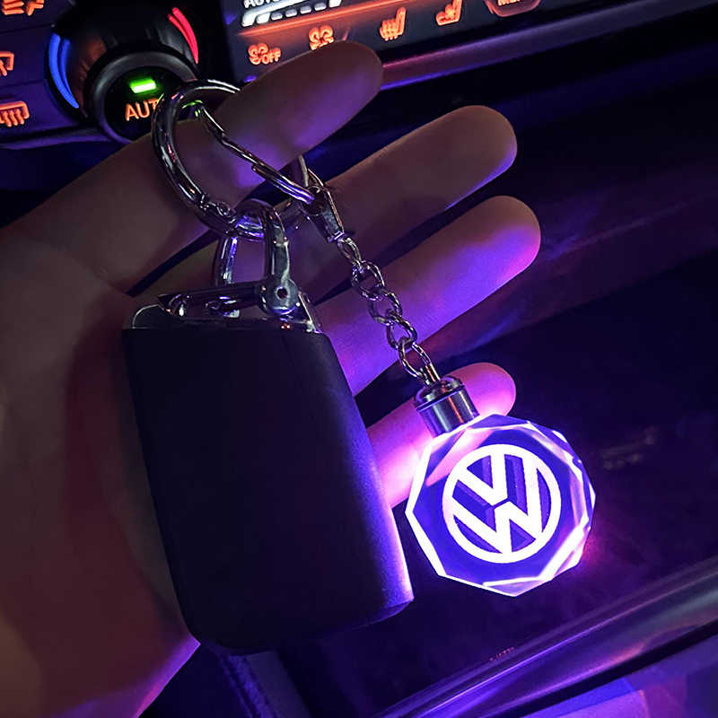 Nøkkelring med 3D-billogo i krystall